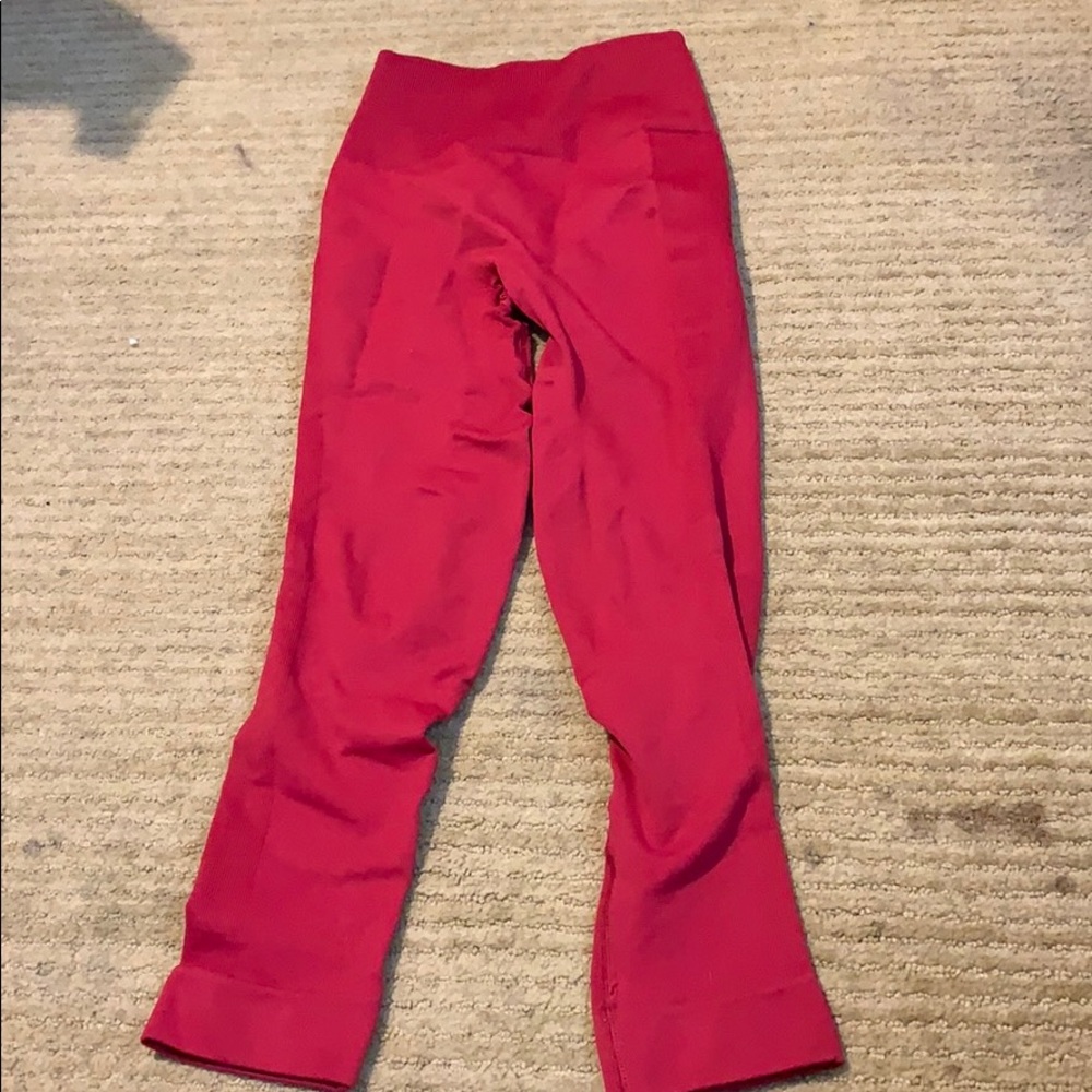 Red lululemons!